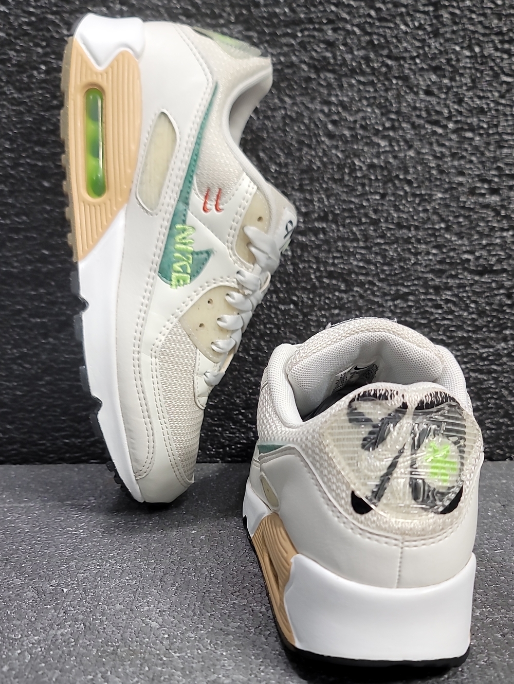Nike Air Max 90 (Special Edition) 'White/Green Neptune' Wmns 9.5 Great Condition